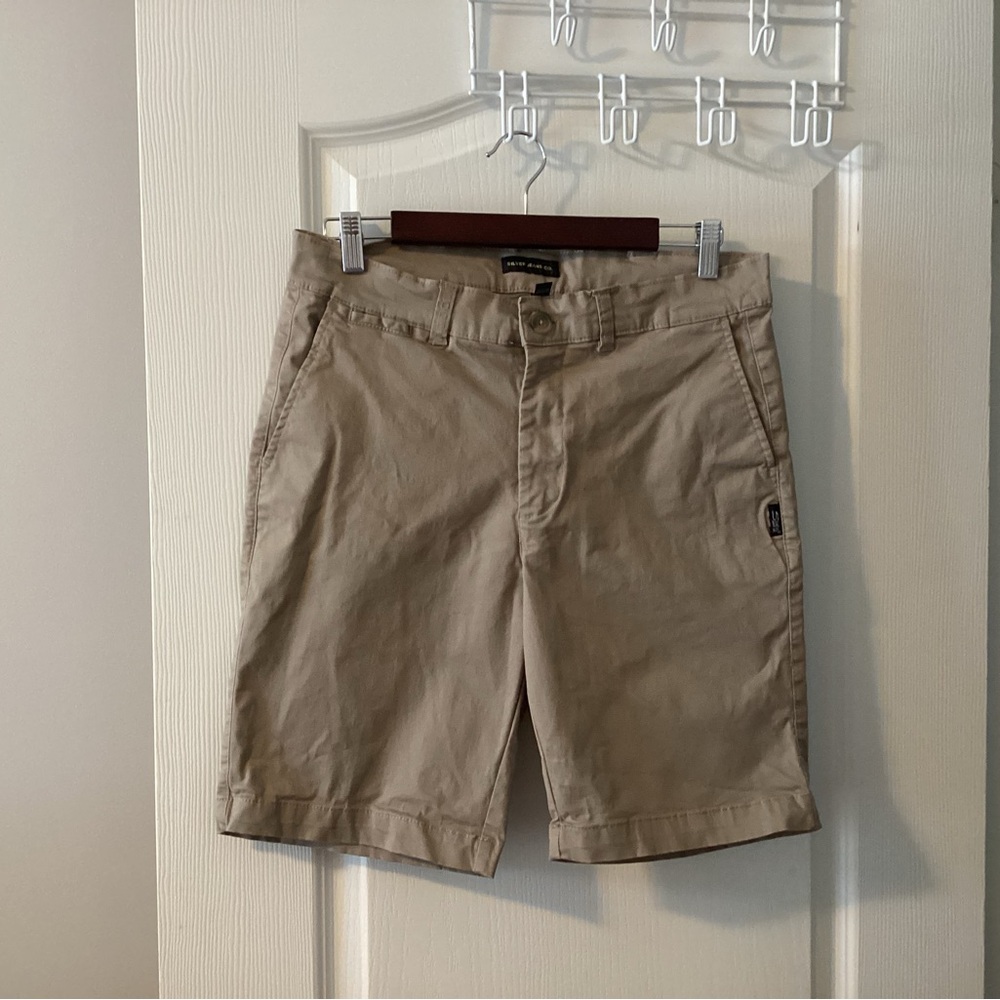 Men's Silver Shorts. Size 32.    B8